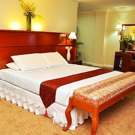 Готель Grand Men Seng Davao Екстер'єр фото
